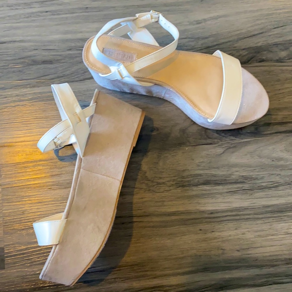 WHITE AND NUDE CHUNKY SANDAL HEEL